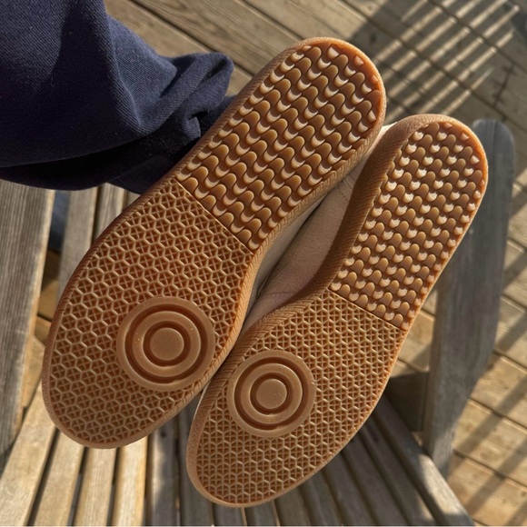 ALOHAS Cream Lace-Up Sneakers - Picture 8 of 8